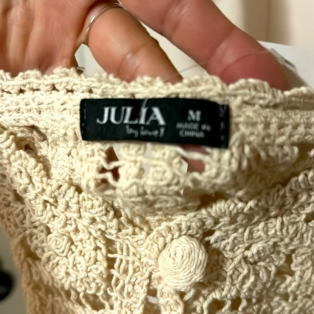 Julia - Picture 5 of 7